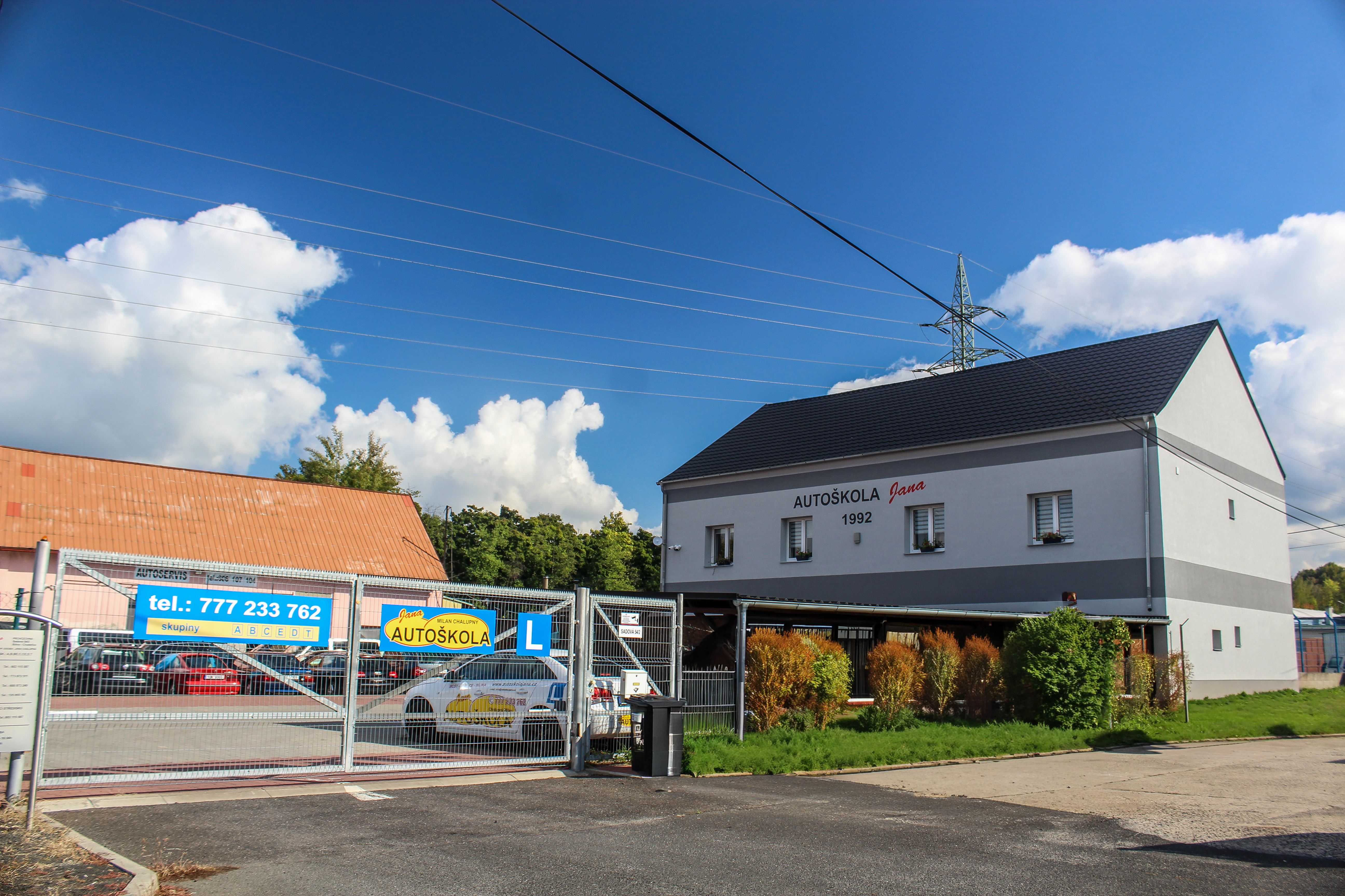 Budova Autoškoly Jana - sídlo autoškoly v Bílině od roku 1992